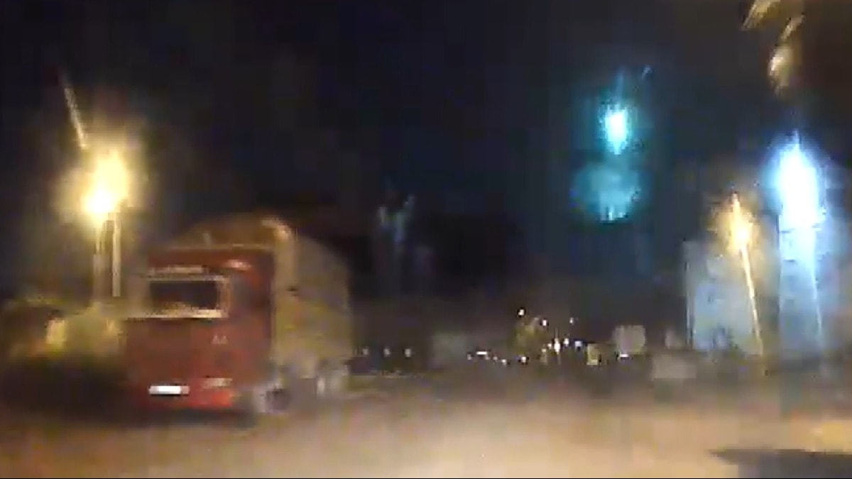 Gece yarısı İstanbul semalarında görsel şölen: Meteor gökyüzünü aydınlattı