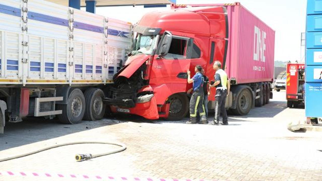 Denizli'de arı sokması kazaya neden oldu: Tır, akaryakıt istasyonunda bekleyen tıra böyle çarptı