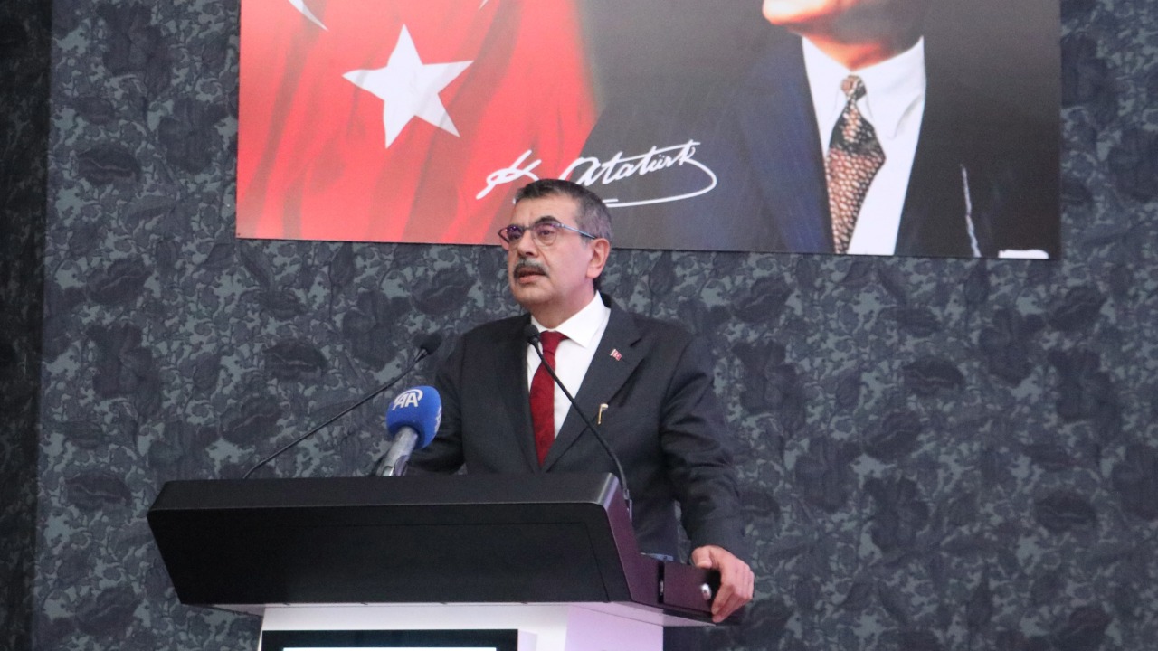 Bakan Tekin'den özel okul öğretmenlerine çağrı: 'Hemen bize başvurun'