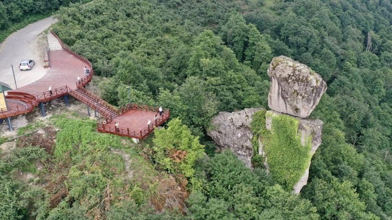 Giresun'un eşsiz doğal harikası Gelin Kayası görenleri hayran bırakıyor