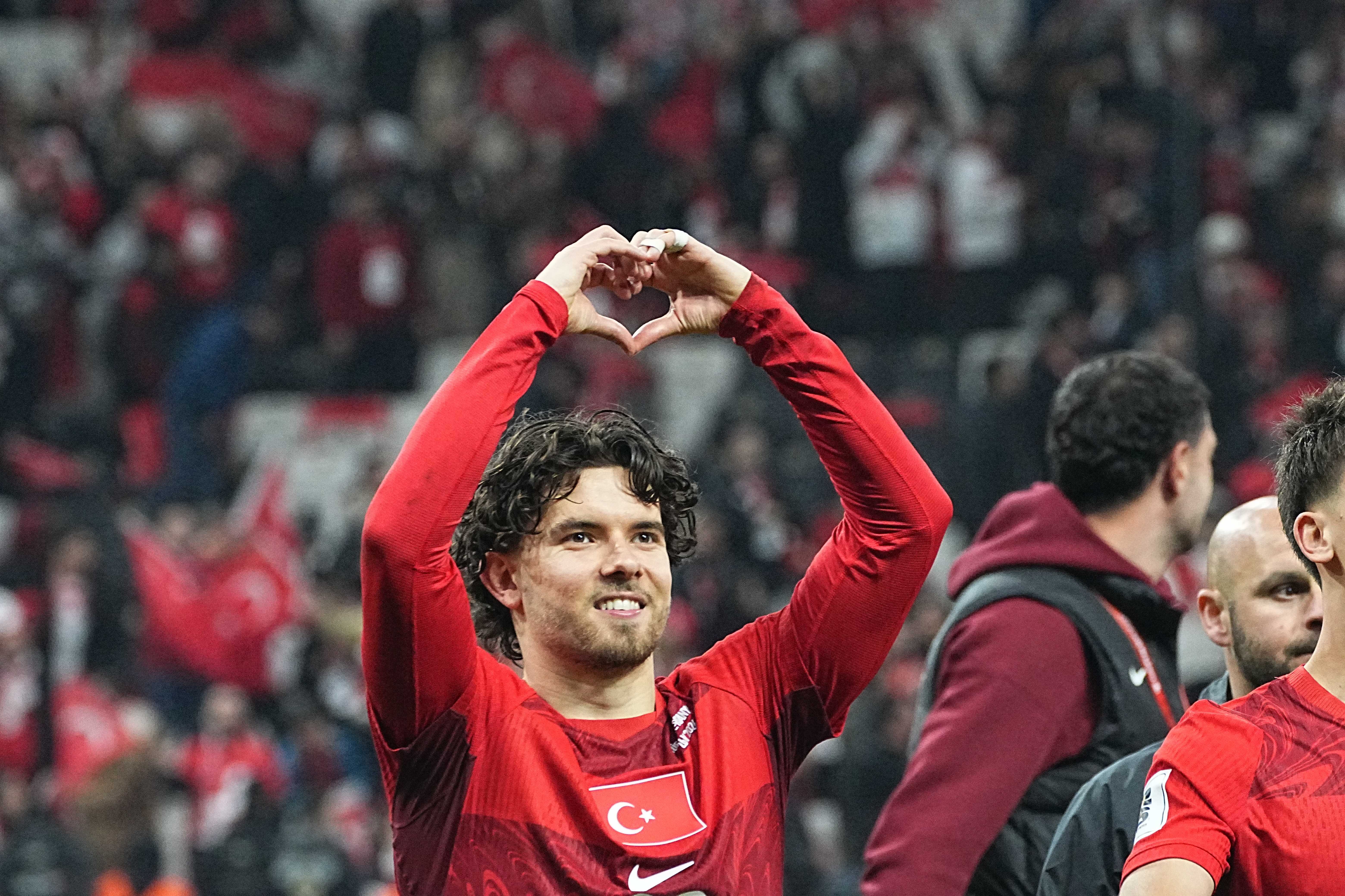 Süper Lig devinden Ferdi Kadıoğlu için sürpriz hamle! Transferin önündeki tek engel