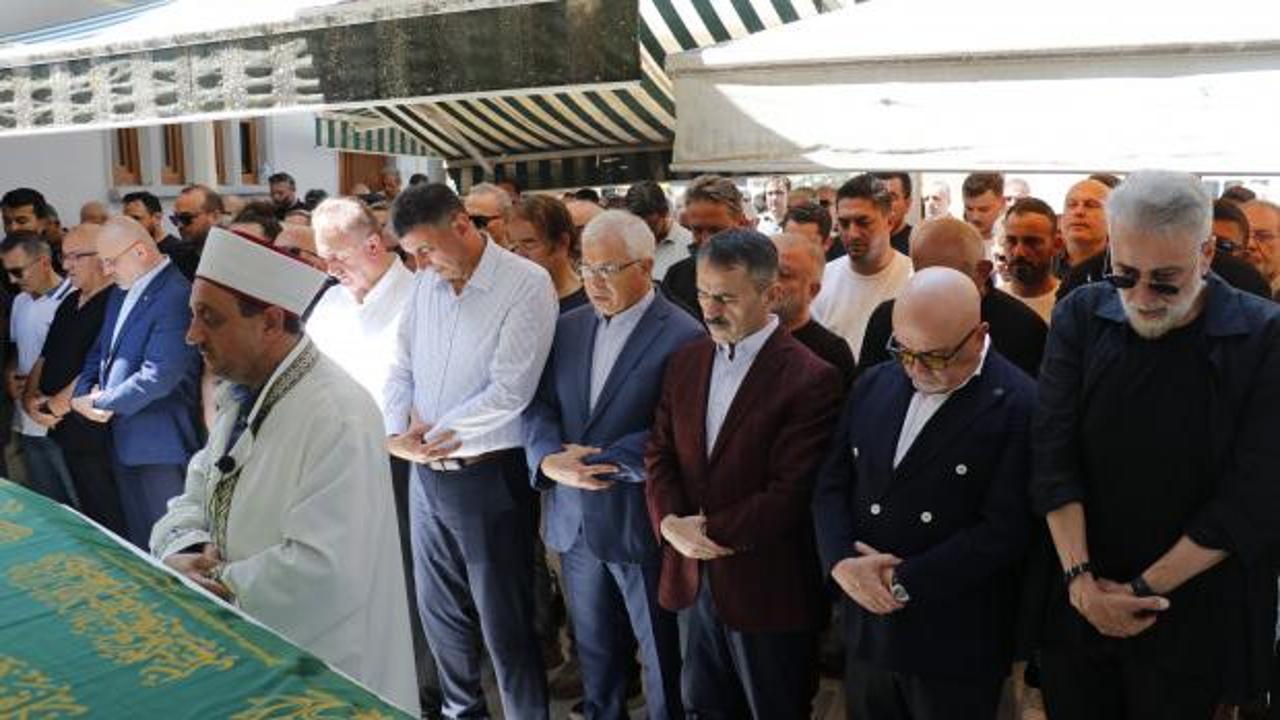 Usta senarist Birol Güven'in annesi son yolculuğuna uğurlandı
