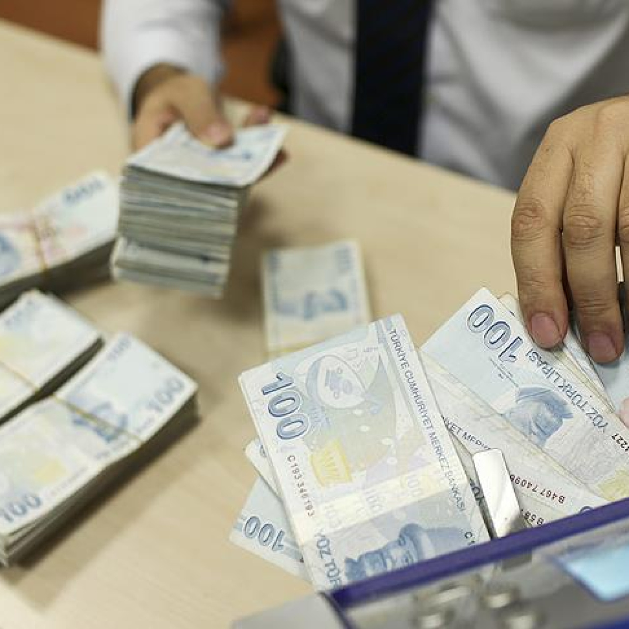 Memurların 14 Günlük Maaş Farkı Ne Zaman Yatacak? 2026 Ödeme Takvimi Merak Konusu