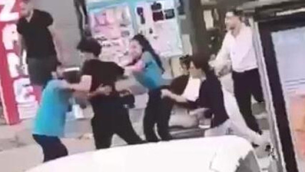 İstanbul'da market önünde karpuz kavgası: Tekme ve yumruklar havada uçuştu