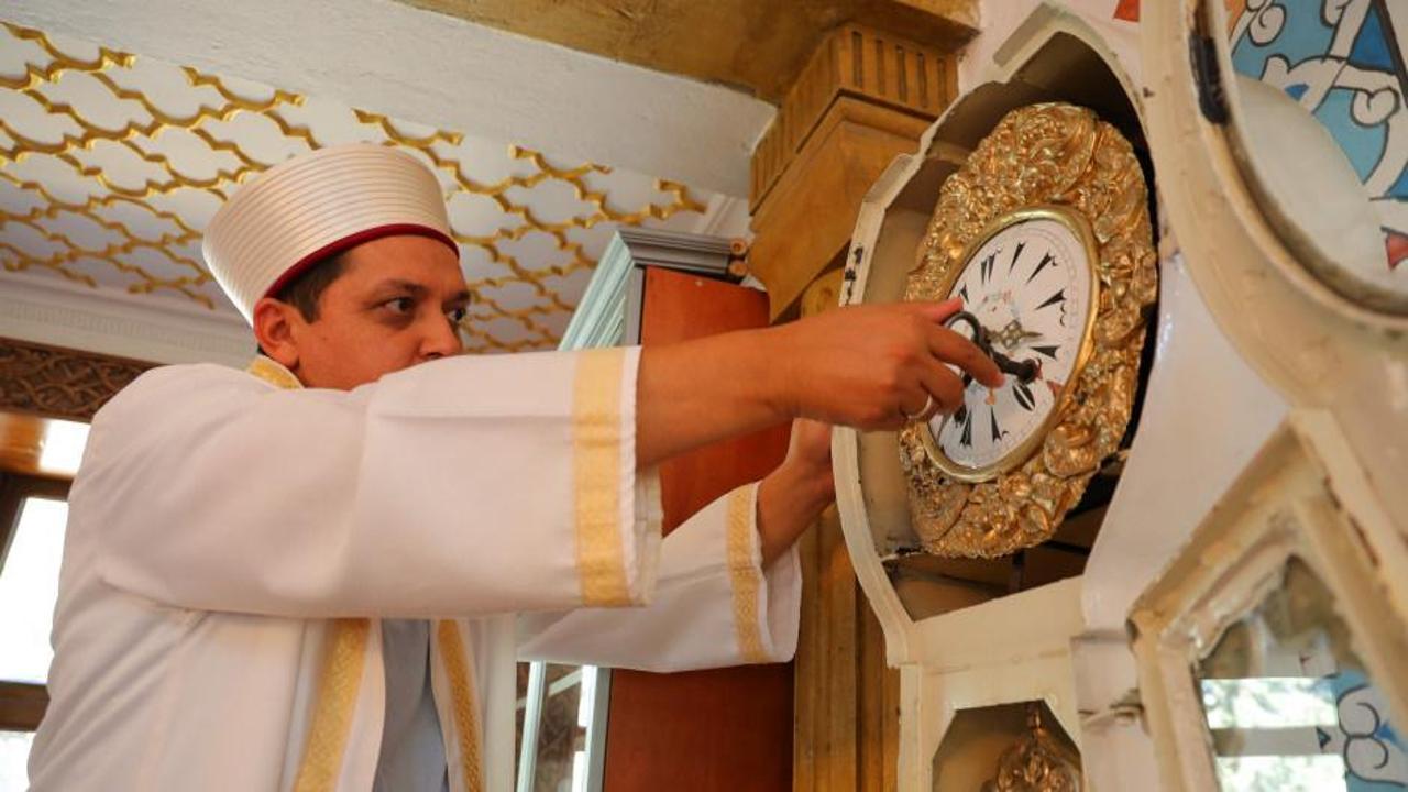 Benzerleri kaybolan Beyazıtlı Camii’nin tarihi saati yıllara direniyor