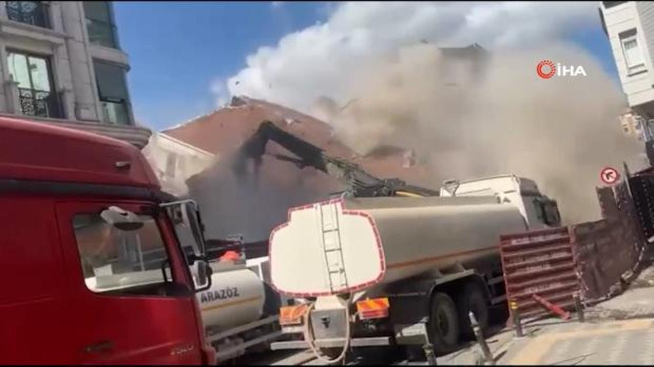 Zeytinburnu'nda yıkım sırasında 4 katlı bina bir anda çöktü: O anlar saniye saniye görüntülendi