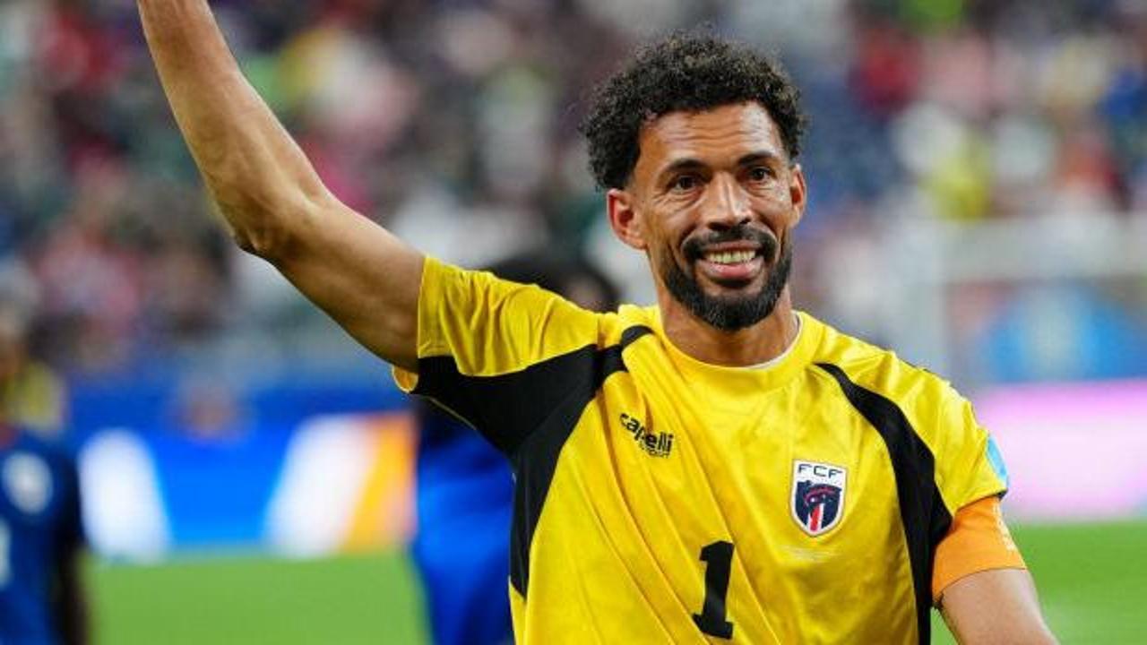 Dünya Kupası'nın yıldızı Vozinha, 40 yaşında Colo-Colo'ya transfer oldu