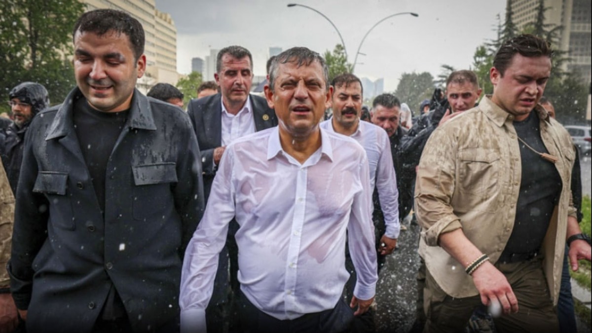 Özgür Özel'in CHP'den istifa edeceği iddia edildi