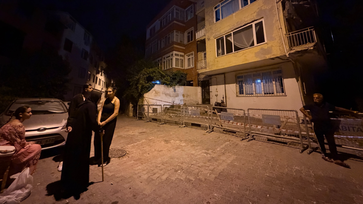 İstanbul'un merkezinde gece yarısı hareketliliği: Sesin kaynağı vatandaşları sokağa döktü