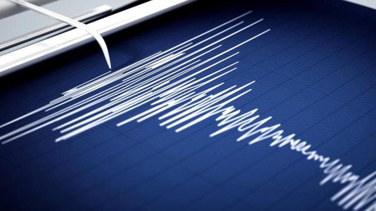 Endonezya'da 7,7'lik deprem: Tsunami alarmı verildi, artçı sarsıntılar sürüyor