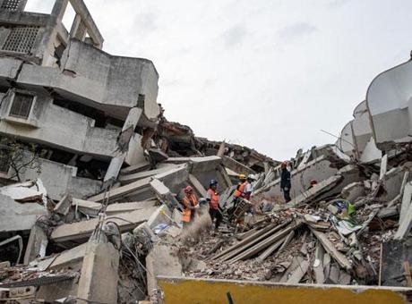 Venezuela'yı yıkan deprem felaketinde bilanço ağırlaşıyor: Can kaybı 5 bin 119'a yükseldi