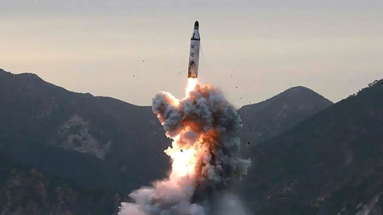 Kuzey Kore'den yeni füze denemesi: Tanımlanamayan füze Japon Denizi'ne fırlatıldı