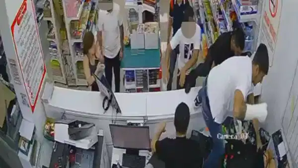 Samsun'da kırtasiye çalışanına 6 kişilik saldırı: O anlar güvenlik kamerasında
