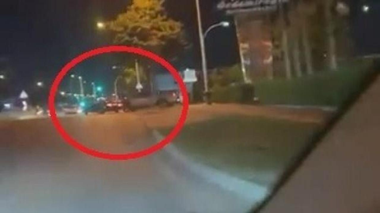 Bursa'da Drift Yapan Otomobil Park Halindeki Araçlara Çarpmaktan Son Anda Kurtuldu