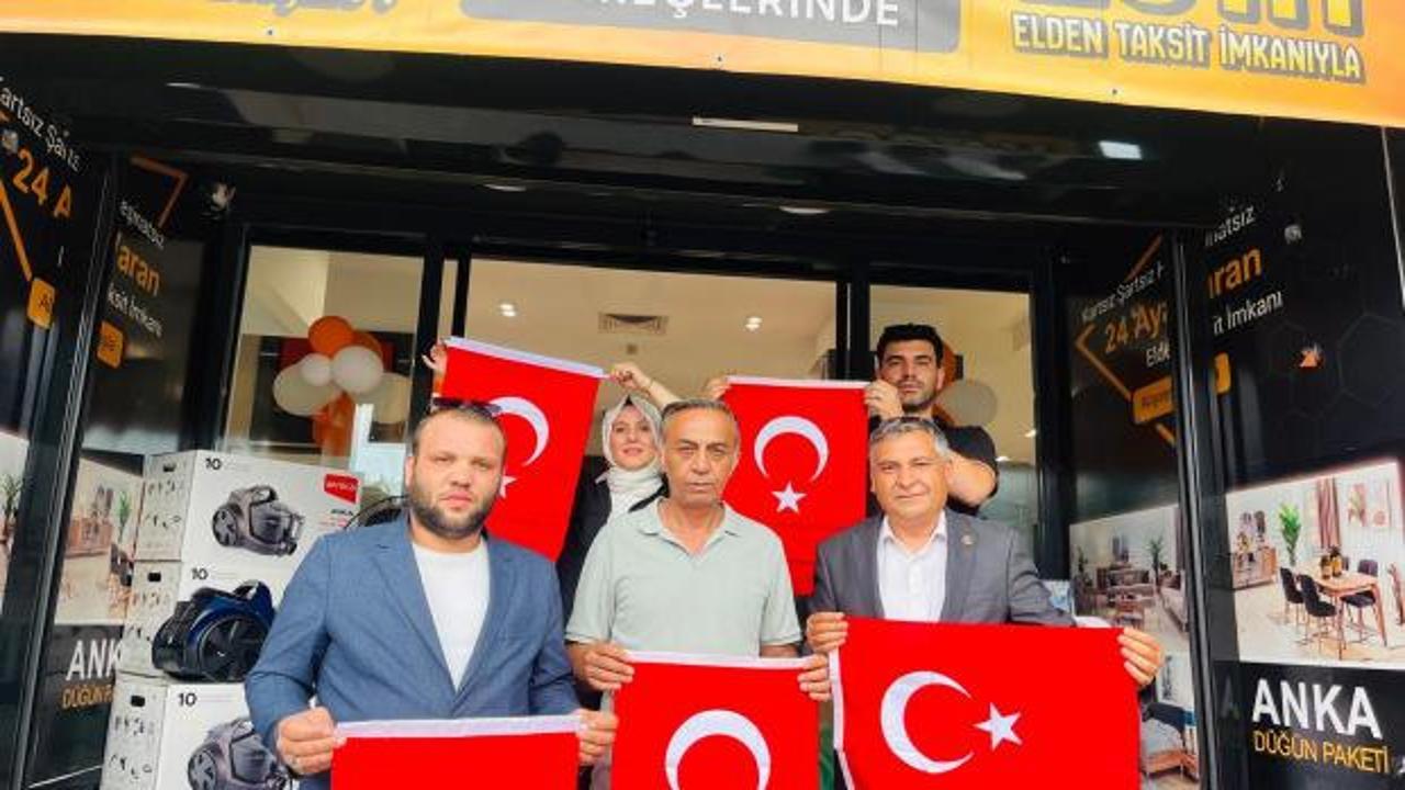 Muğla'da yakan bayrağa 48 bayrakla cevap: BBP'li Bozkurt'tan anlamlı duruş