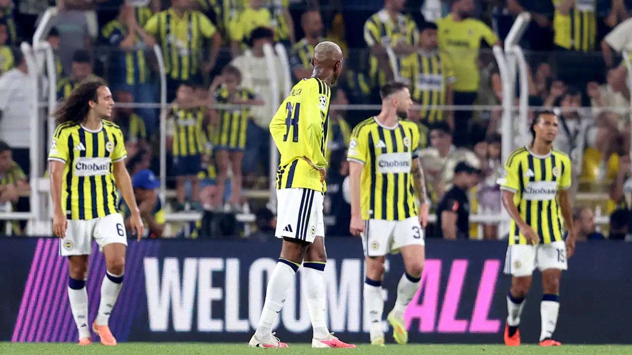 Fenerbahçe-Lyon maçı spor yazarlarının masaya yatırdı: 'Süperstarlar yetmiyor, sistem lazım'