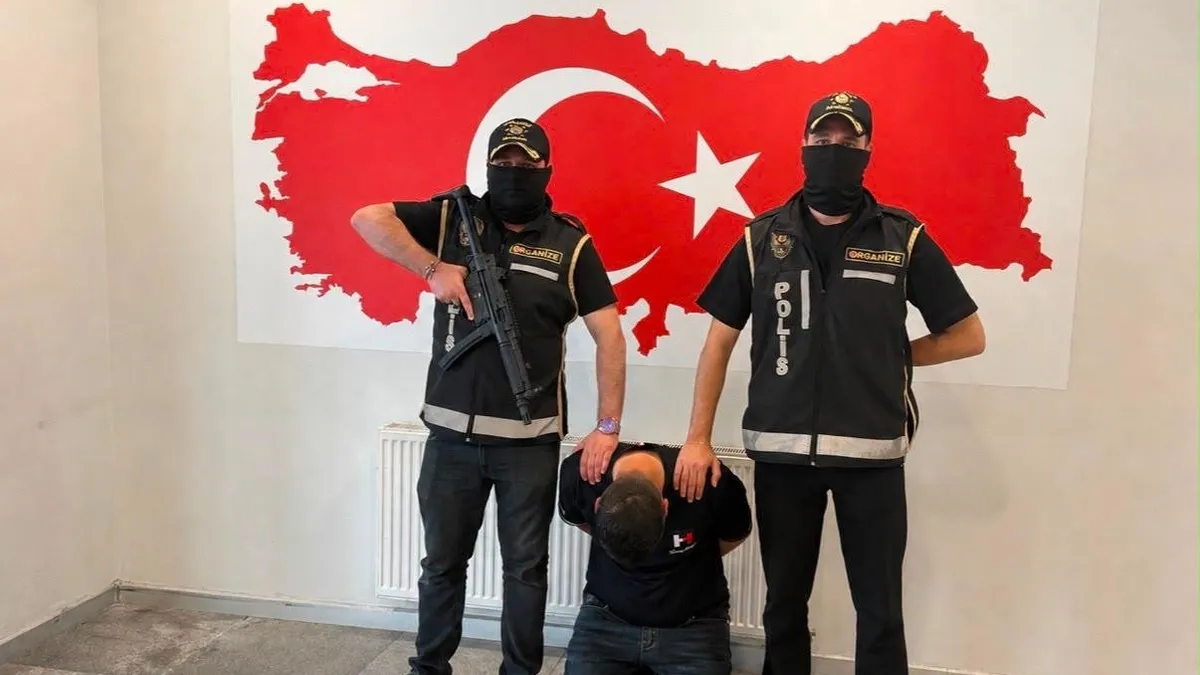 İçişleri Bakanlığı'nın takibi sonuç verdi: Uluslararası aranan firari Bakü'de yakayı ele verdi