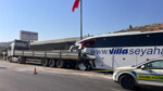Milas'ta yolcu otobüsü tıra çarptı: 3 can kaybı, 17 yaralı