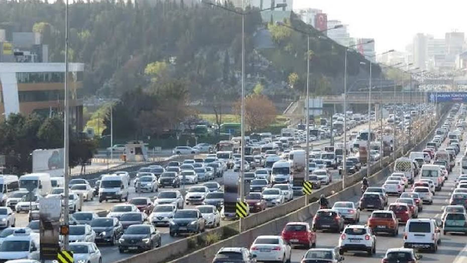 İstanbul'da yarın trafik düzeni değişiyor: Hangi yollar kapanacak?
