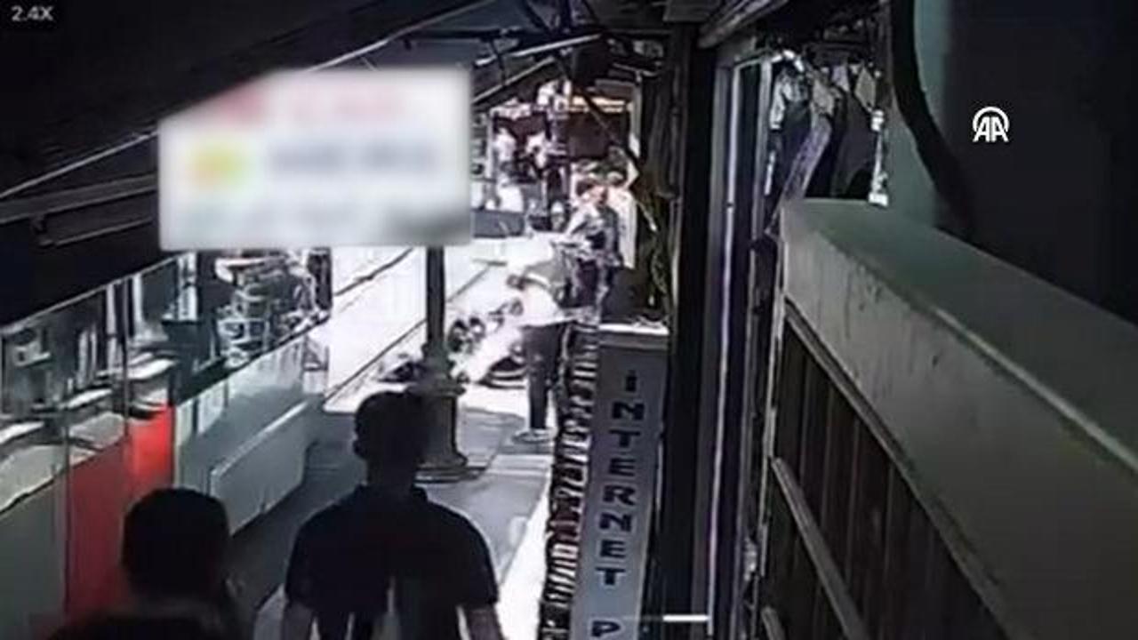 İstanbul'da tramvay yoluna devrilen bebek arabası kamerada: O anlar yürekleri ağza getirdi