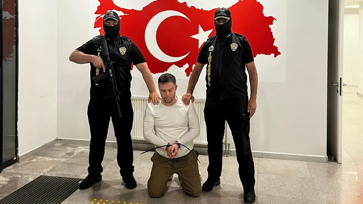 Kırmızı bültenle aranan suç örgütü lideri Arjantin'de yakalandı, Türkiye'ye getirildi