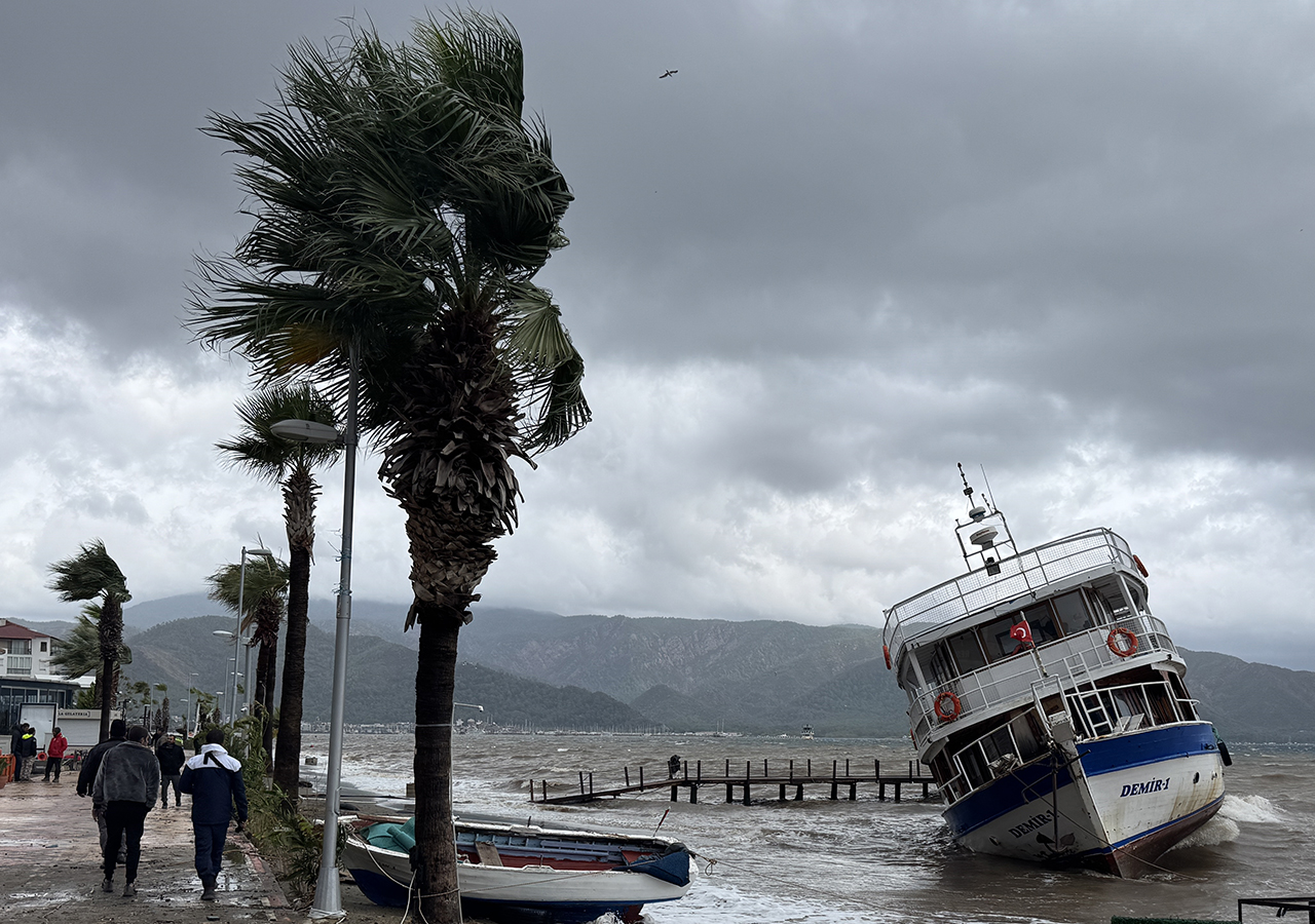 Karadeniz'de fırtına alarmı: 4 ilde denize giriş yasaklandı