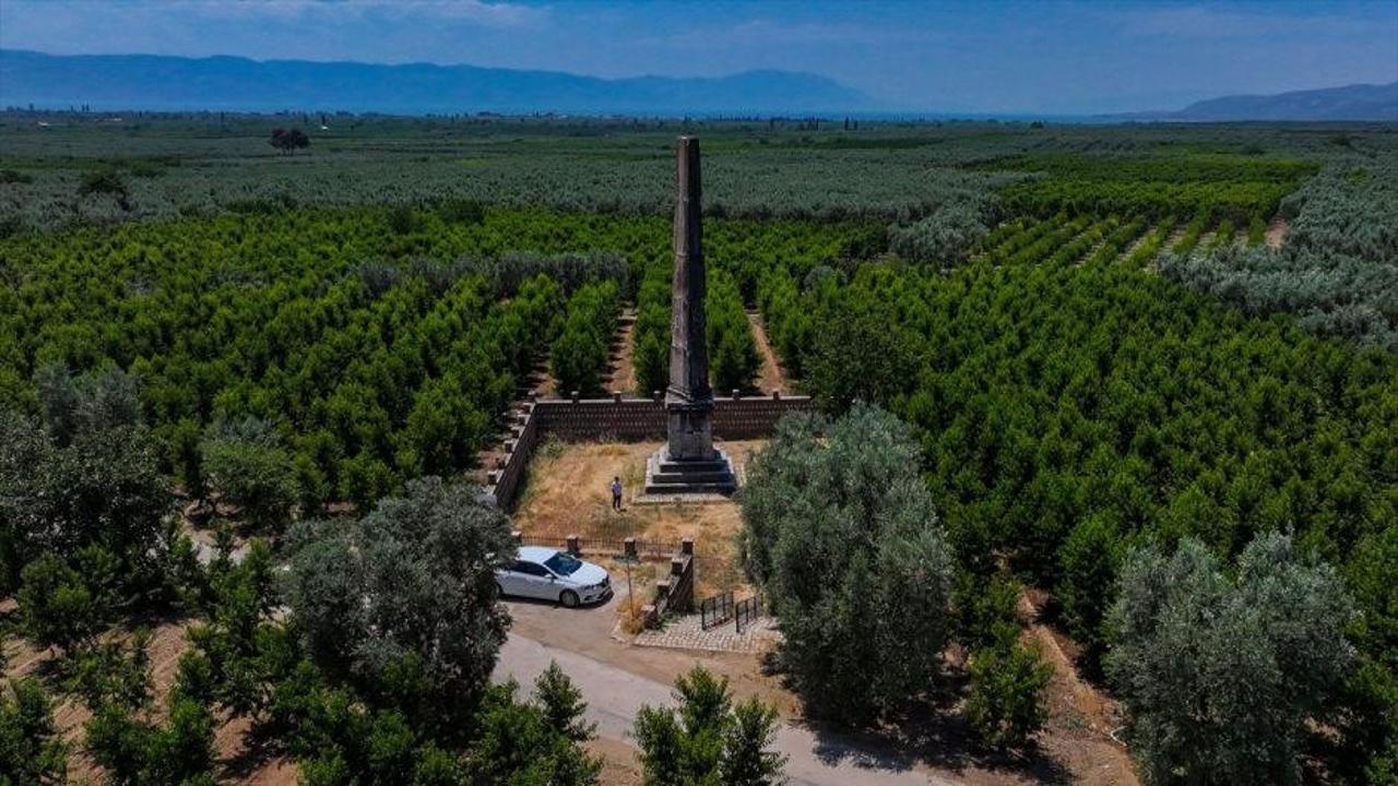 Zeytin ağaçlarının arasında ortaya çıktı: 2 bin yıllık anıt mezar görenleri hayrete düşürdü