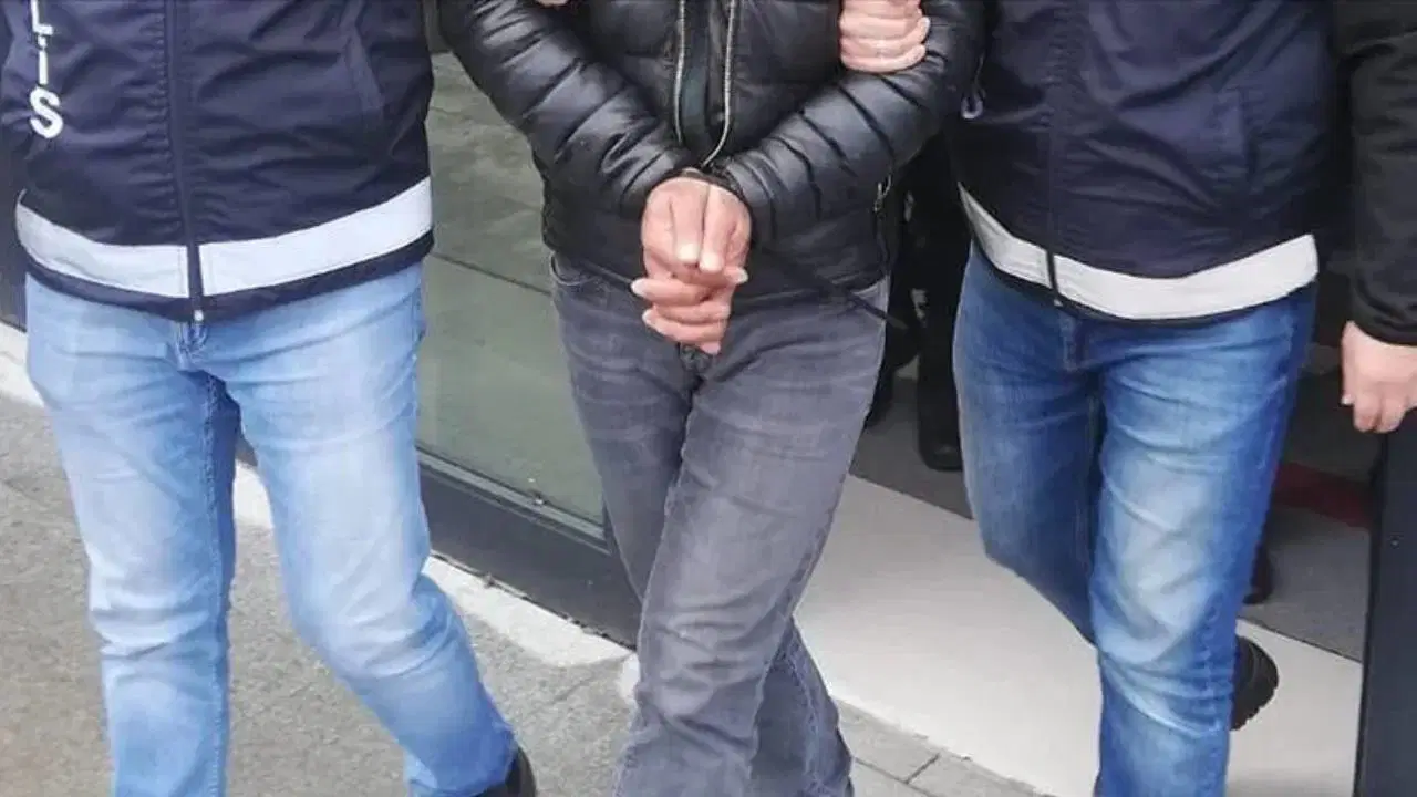 İzmir ve Muğla'da göçmen kaçakçılığına büyük darbe: 9 organizatör ve 132 düzensiz göçmen yakalandı