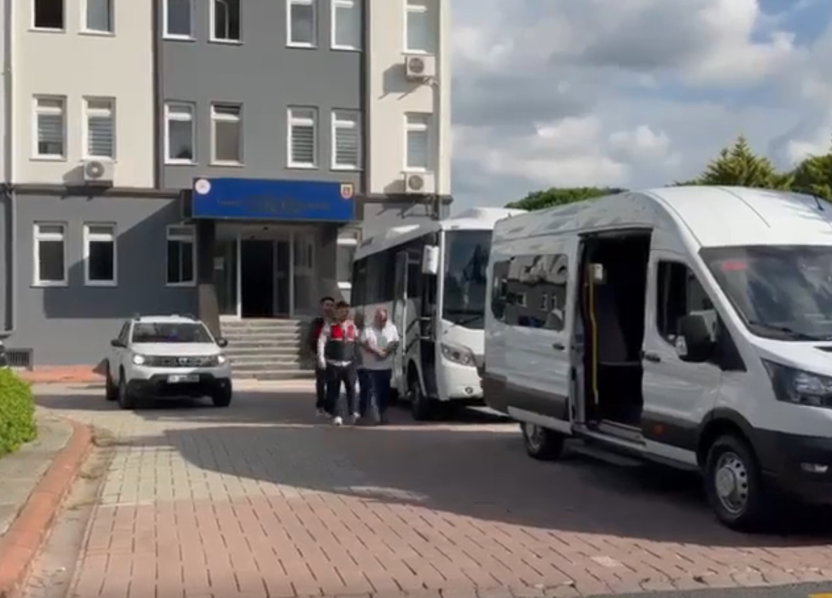 Bakan Gürlek'in adını kullanıp kendilerini MİT'çi gibi tanıttılar: 5 milyon liralık 'dava çözeriz' vurgunu