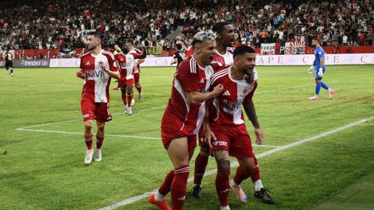 Petrolspor, sahasında Muğlaspor'u 2-0 mağlup ederek ilk galibiyetini aldı