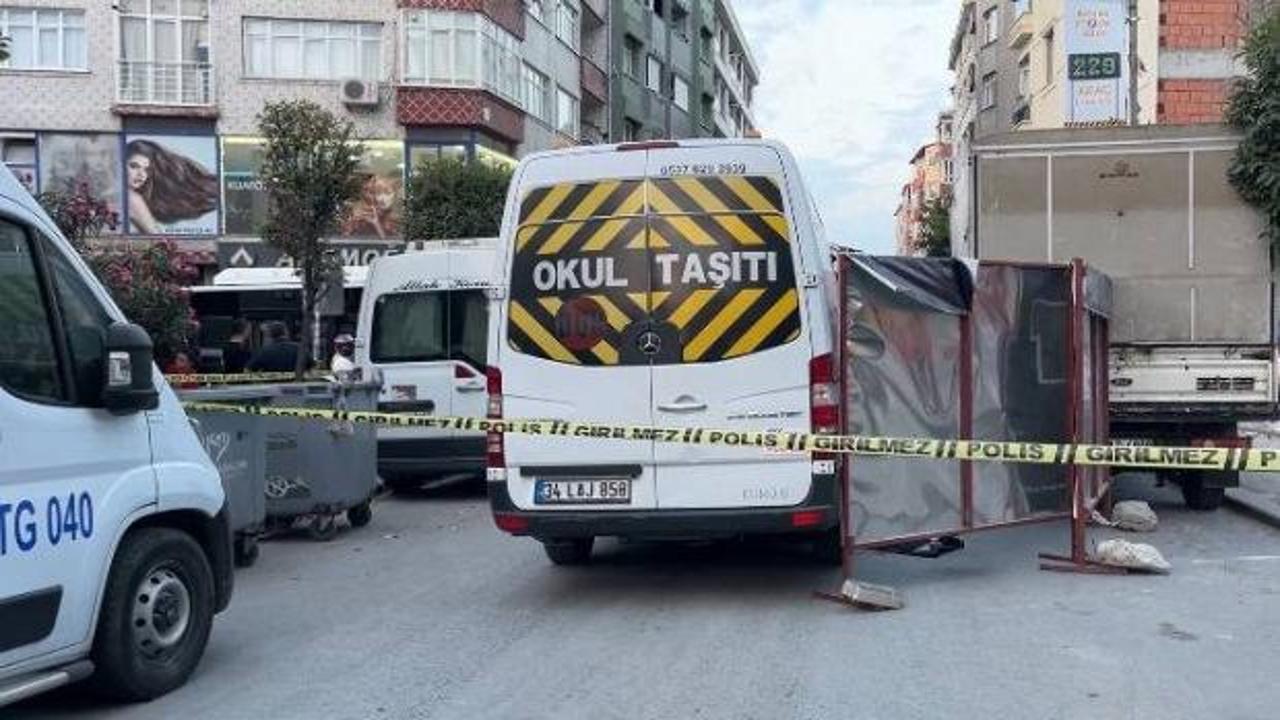 Güngören'de Geri Manevra Yapan Servis Minibüsü Yayanın Hayatını Kararttı