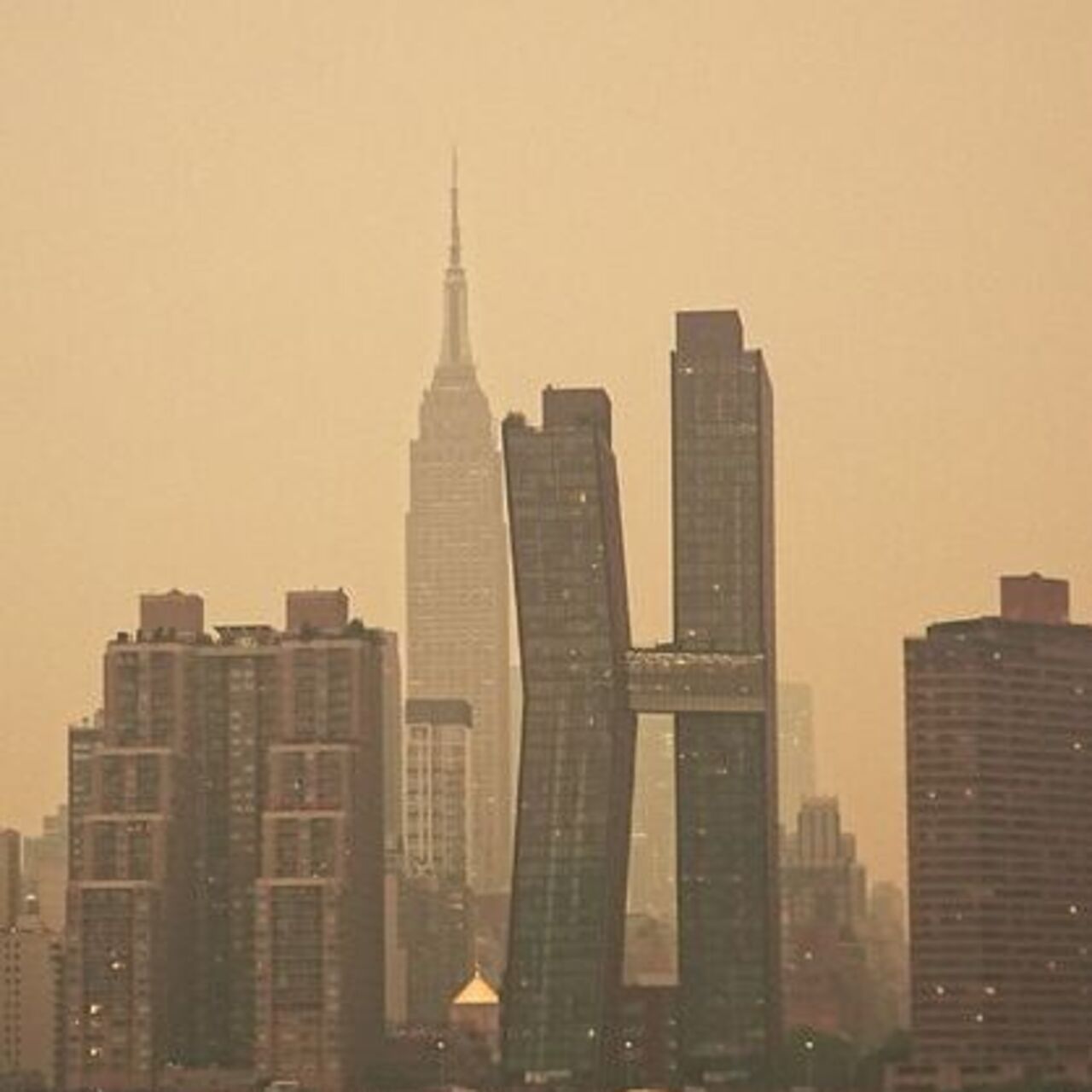 Kanada Yangınlarının Dumanı New York'u Sardı: Kent Turuncu Sisle Kaplandı
