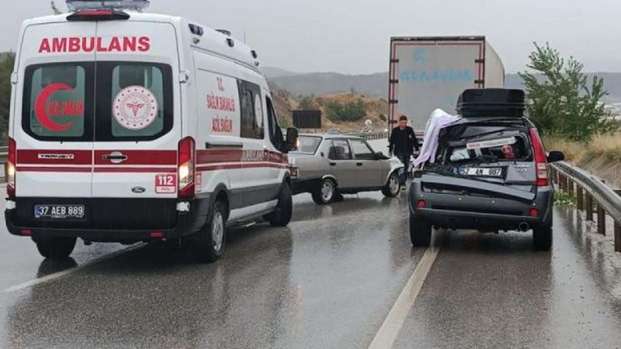 Tosya'da peş peşe 3 zincirleme kaza: 1 kişi hayatını kaybetti, 12 kişi yaralandı