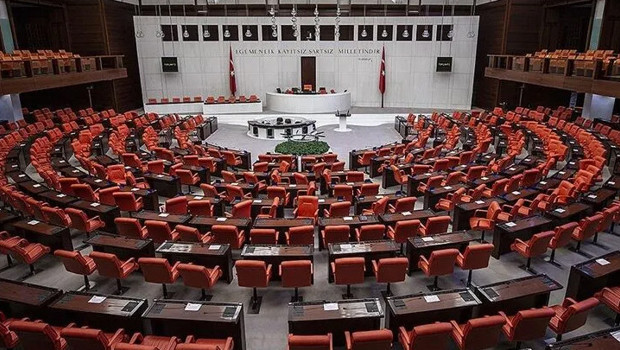 Özgür Özel, Veli Ağbaba ve Sera Kadıgil'in dokunulmazlık dosyaları TBMM Başkanlığı'na sunuldu
