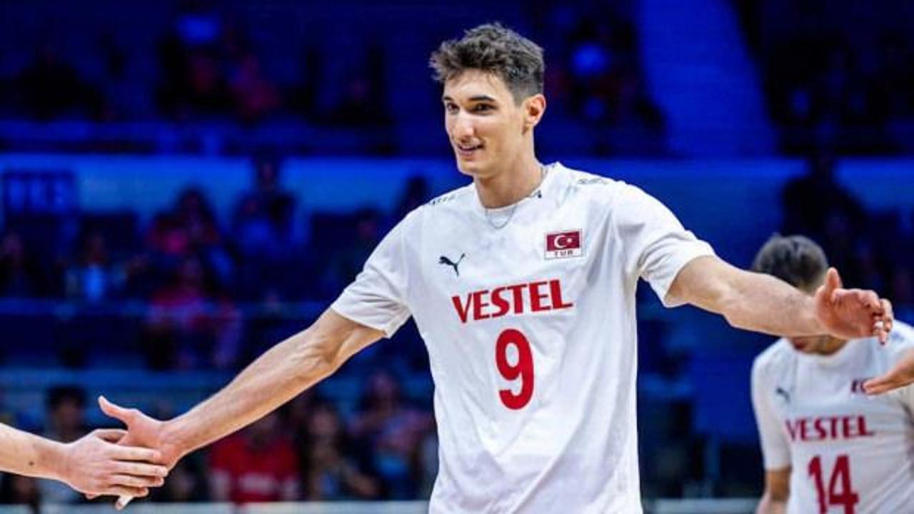 Galatasaray'dan voleybolda milli imza: Efe Mandıracı 2 yıllık sözleşmeye imza attı