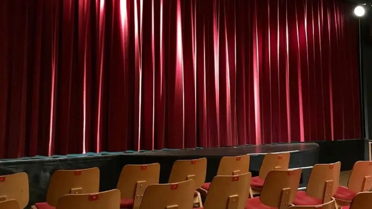 Plan by 5'in 'Bir Balinayı Nasıl Gömersiniz?' performansı Londra sahnelerinde