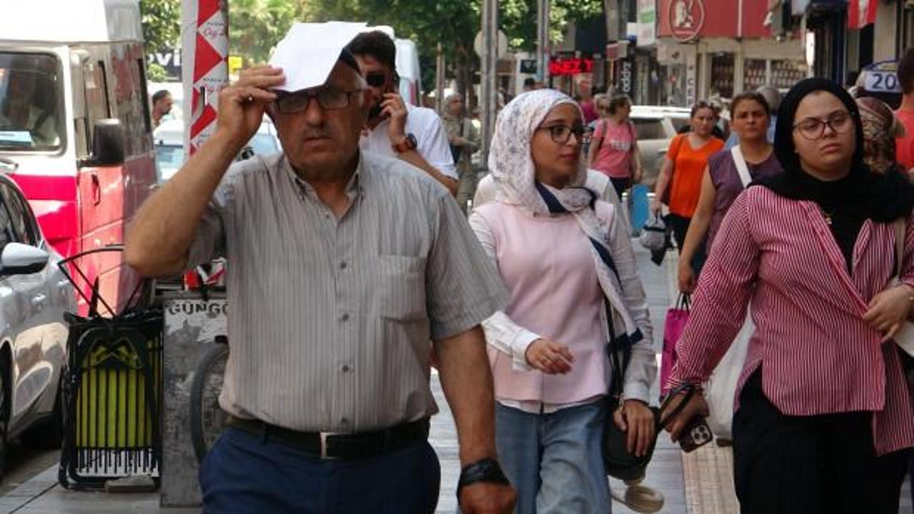 Mersin'de bunaltıcı sıcaklar etkisini sürdürüyor: Uzmanlar risk grubundaki vatandaşları uyardı