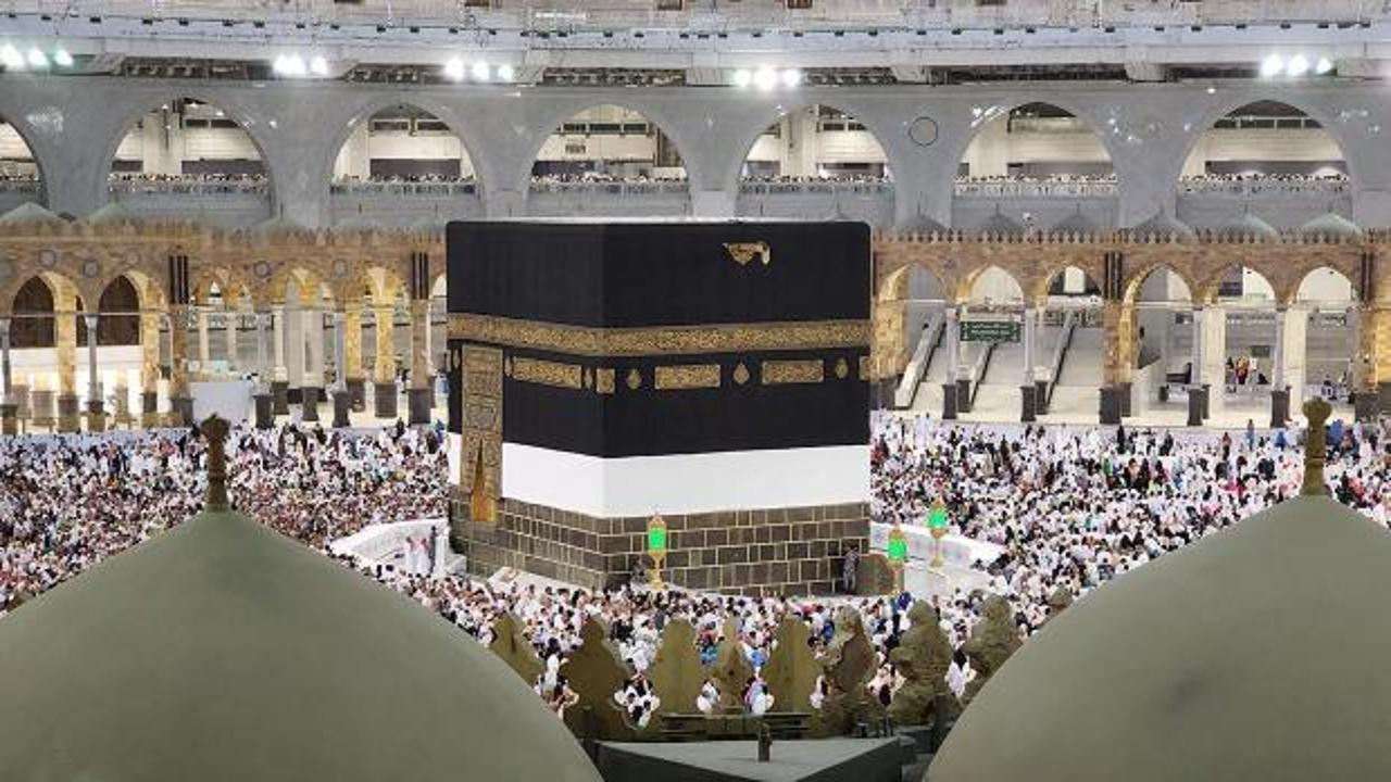 Suudi Arabistan'dan umre ziyaretçilerine yeni düzenleme: Çok girişli vize kuralları netleşti