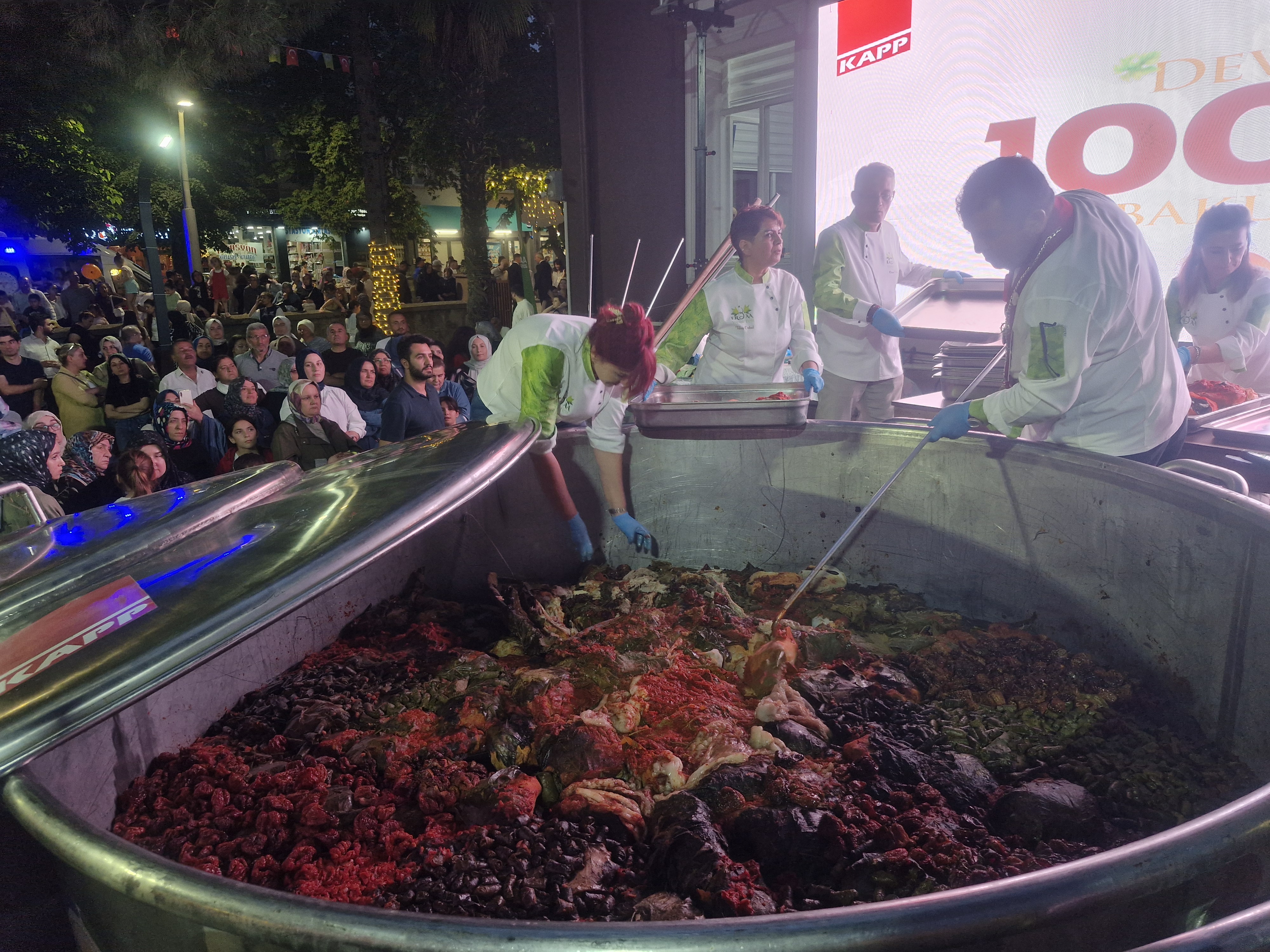 Tokat'ta dev kazanda 280 bin bakla dolması pişirildi: Festivalin gözdesi oldu