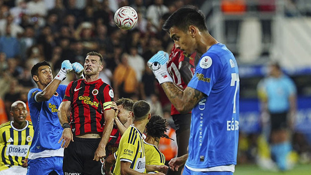 İrfan Can Eğribayat Fenerbahçe'ye Duvar Ördü: Ankara'da Yeni Transfer Geceyi Süsledi