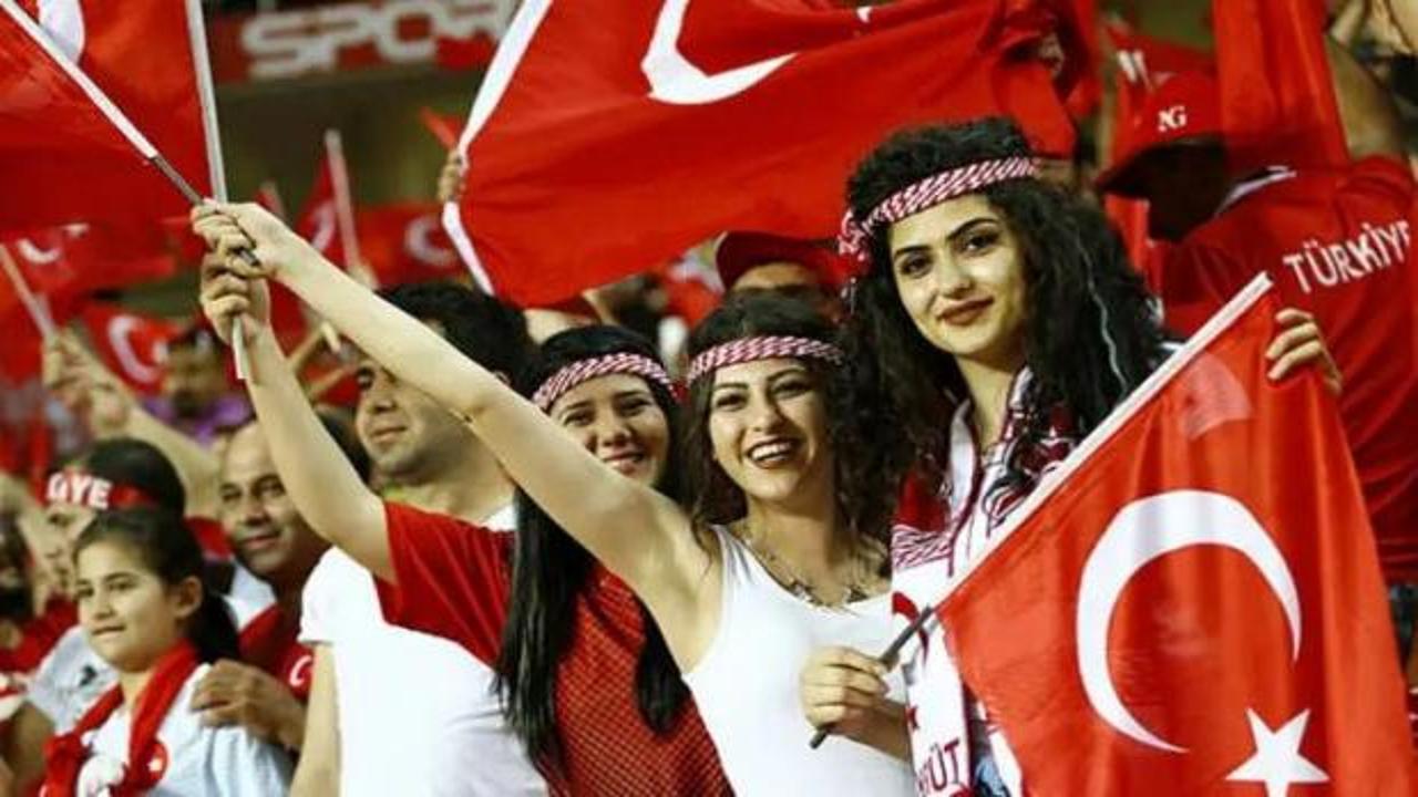 Yağmur çamur demeden tribünleri doldurdular: Türkiye Avrupa'nın zirvesinde