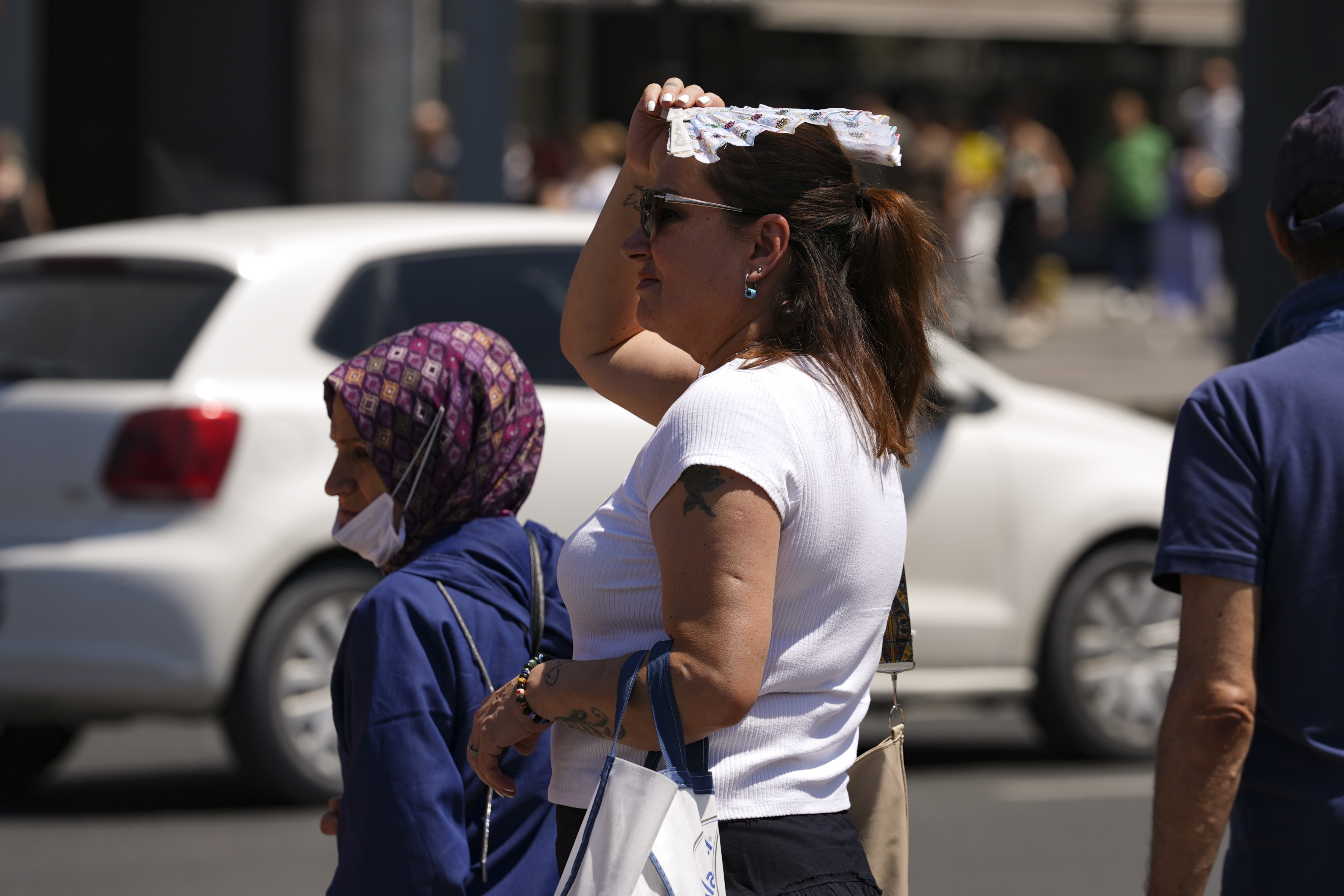 Türkiye'yi saran çöl sıcakları bunaltıyor: İstanbul'da gece 03.00 alarmı