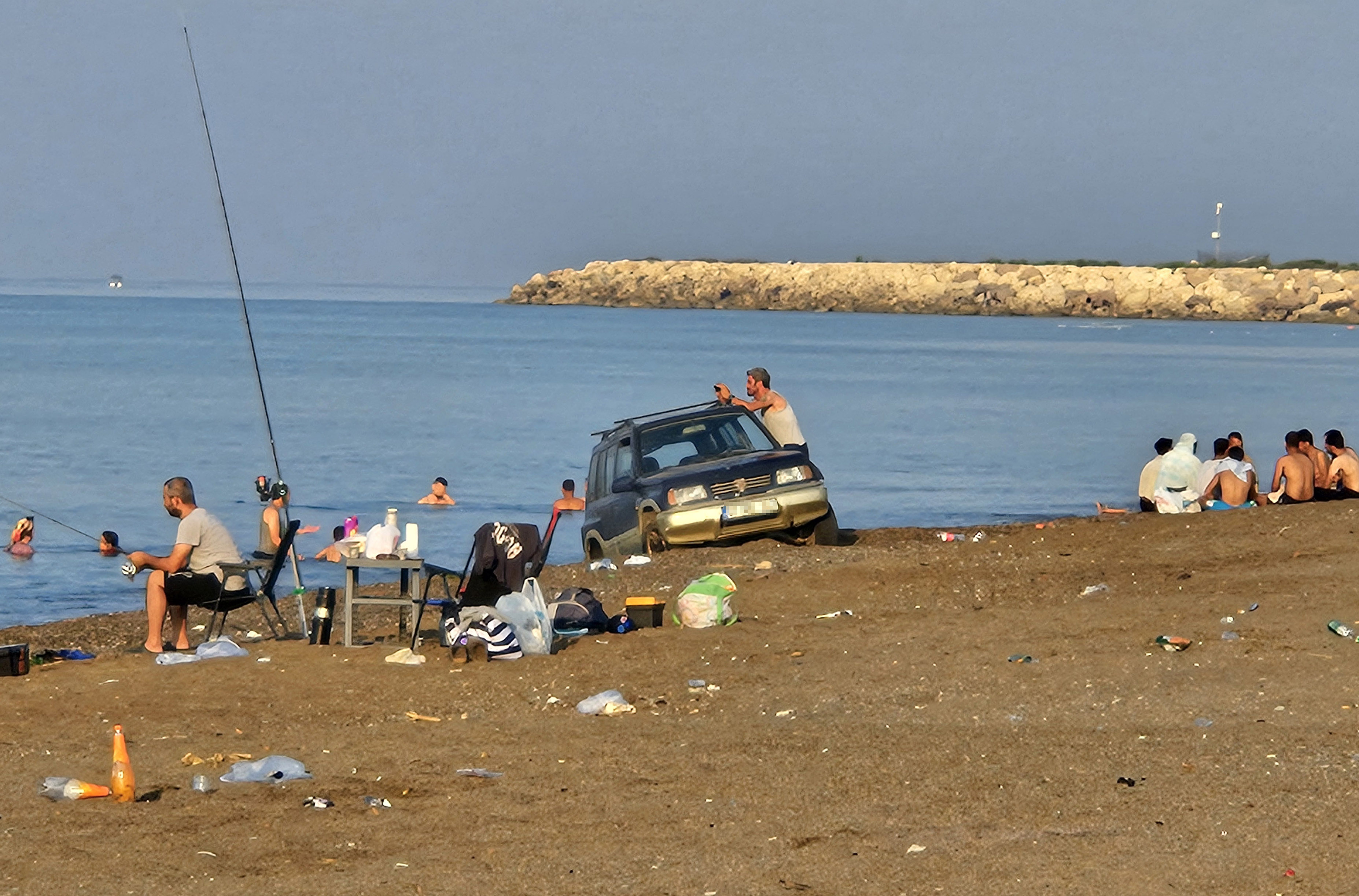 Antalya'da caretta yuvalama alanında skandal: Çadır kurdular, araçlarıyla yuvaları ezdi