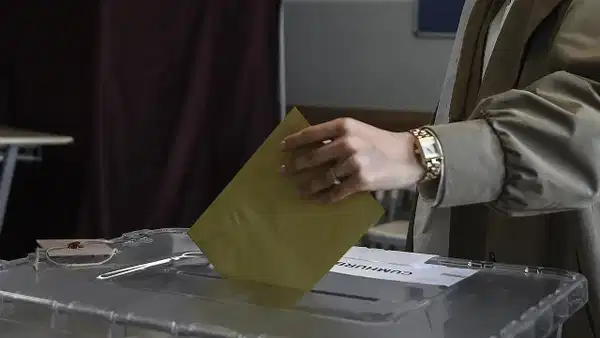 Genç seçmen anketinde sürpriz sonuç: YENİ Parti zirvede, sıralama karıştı