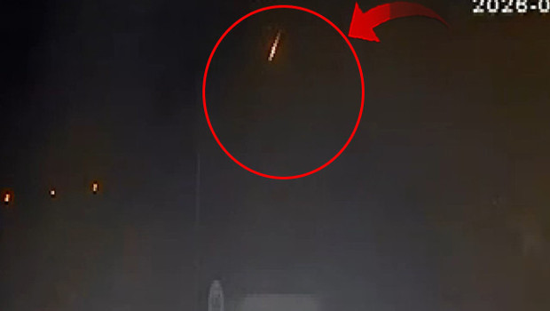 İstanbul semalarında geceyi aydınlatan meteor: Düşme anı kameralara böyle yansıdı