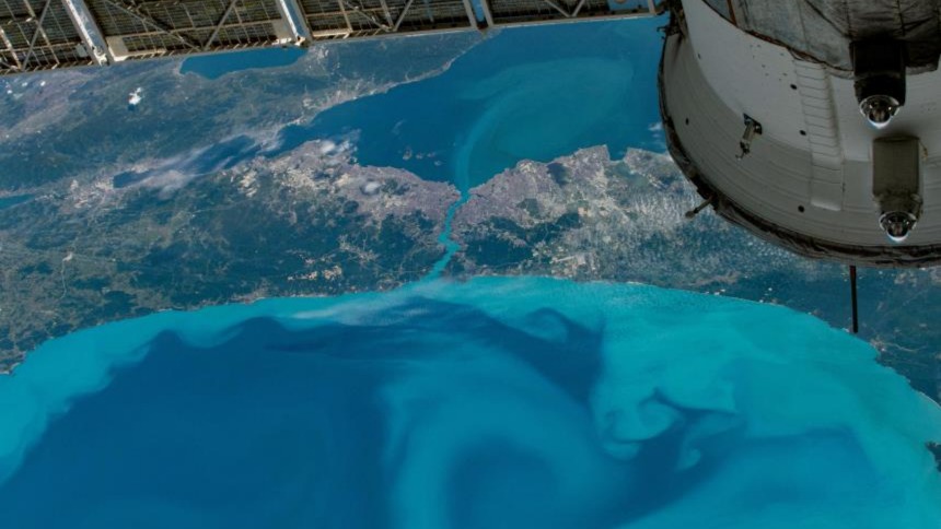 NASA'nın uzaydan İstanbul kareleri: Karadeniz ve Marmara turkuaza büründü