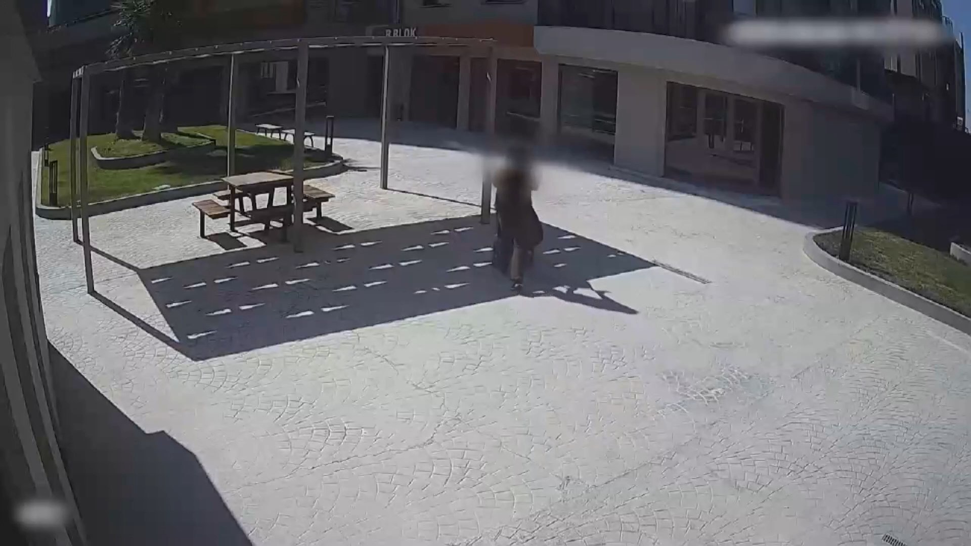 Bebek pusetli uyuşturucu kuryesi şoke etti