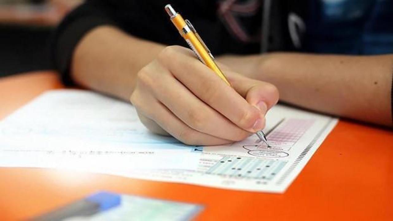 AK Parti'den üniversite adaylarına 'ÜniAK'lı Seni Arasın' rehberlik desteği