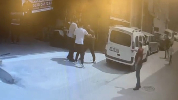 Bursa'da aile içi dükkan kavgası kanlı bitti: 1'i bıçaklı 6 kişi yaralandı