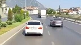 Antalya'da itfaiye aracına yol vermeyen sürücüye 46 bin lira ceza: Aracı 30 gün trafikten men edildi